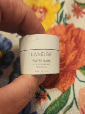 LANEIGE Water Bank Blue Hyaluronic Gel Cream - White and Blue Accents